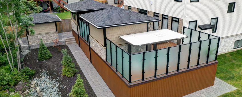 Glass Privacy Wall surround for hot tub